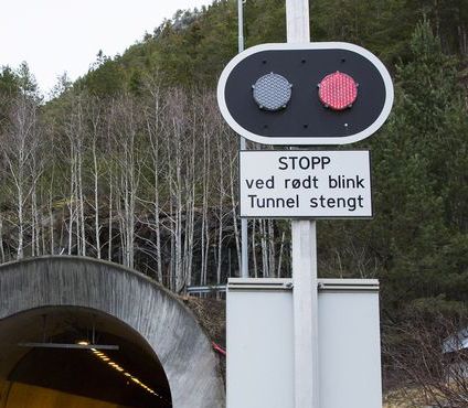 A picture of a traffic light for a tunnel.